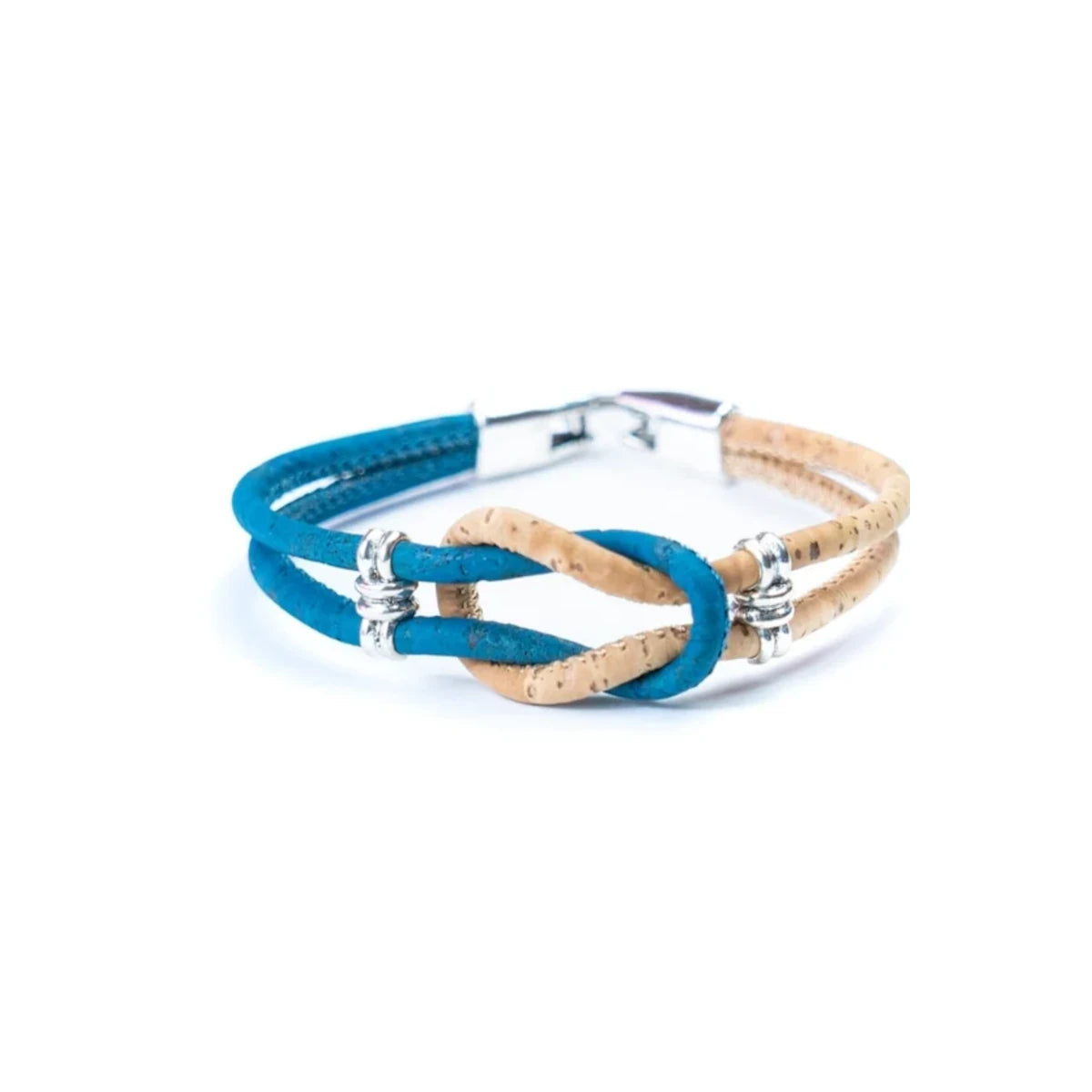 Meninas Bonitas Cork Knot Design Handmade Bracelet 17x2cm – detail – close-up of the royal blue cork cord braided with a natural cork cord into a central knot.